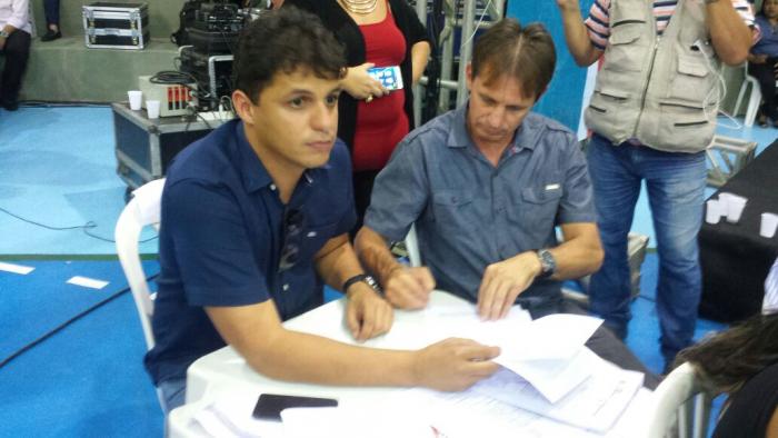 CARLINHOS DE TIÃO CONQUISTA MELHORIAS PARA QUEIMADAS