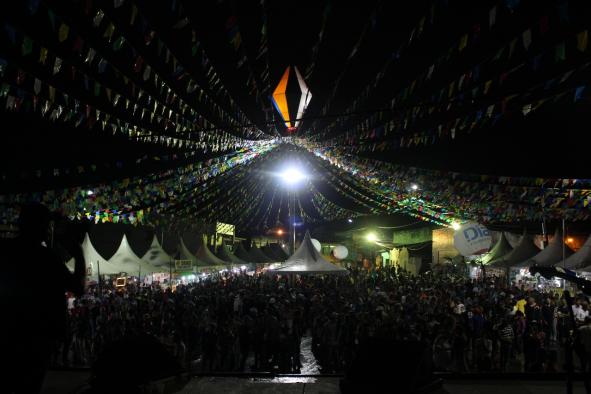 Neste sábado, animam o São João da Tradição Brasas do Forró, Forró Milhó e Stella Alves