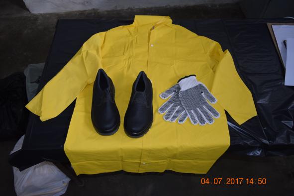 Prefeitura de Queimadas entrega novos equipamentos de proteção individual aos funcionários da limpeza urbana