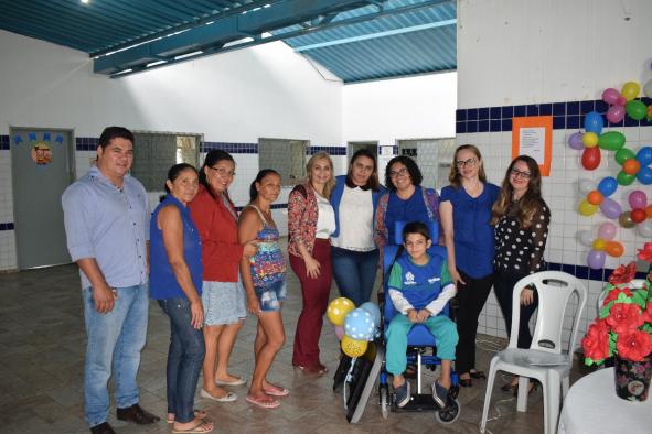 Prefeitura de Queimadas realiza sonho de família e entrega cadeira de rodas a estudante com doença degenerativa