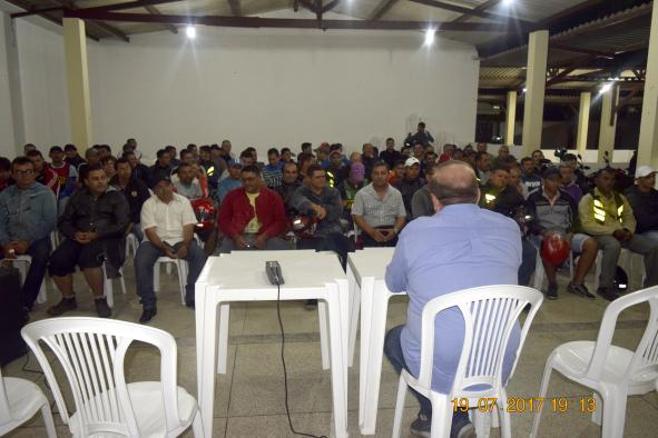 STTRANS de Queimadas reúne mais de 150 mototaxistas para iniciar cadastramento e regularização dos profissionais no município