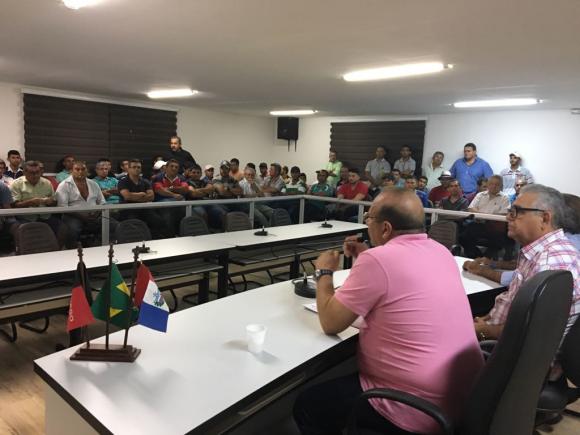 STTRANS se reúne com taxistas de Queimadas para tratar de regulamentação e padronização da categoria