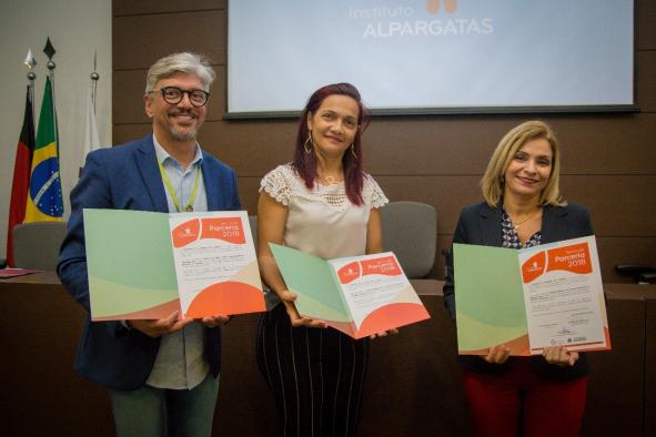 Secretaria de Educação de Queimadas renova parceria com o Instituto Alpargatas