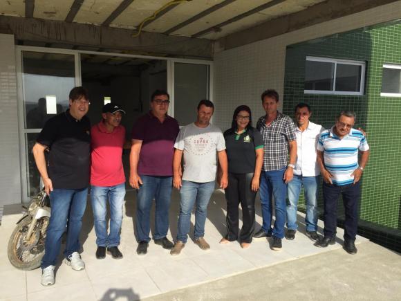 Ao lado do prefeito, vereadores visitam e fiscalizam andamento das obras em Queimadas