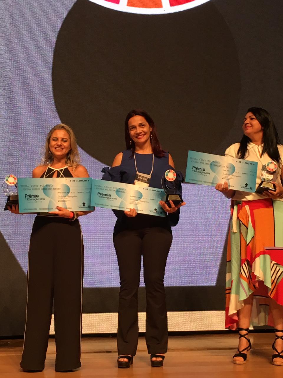 Seduc de Queimadas participa de Seminário Nacional de Educação e é contemplada com prêmios