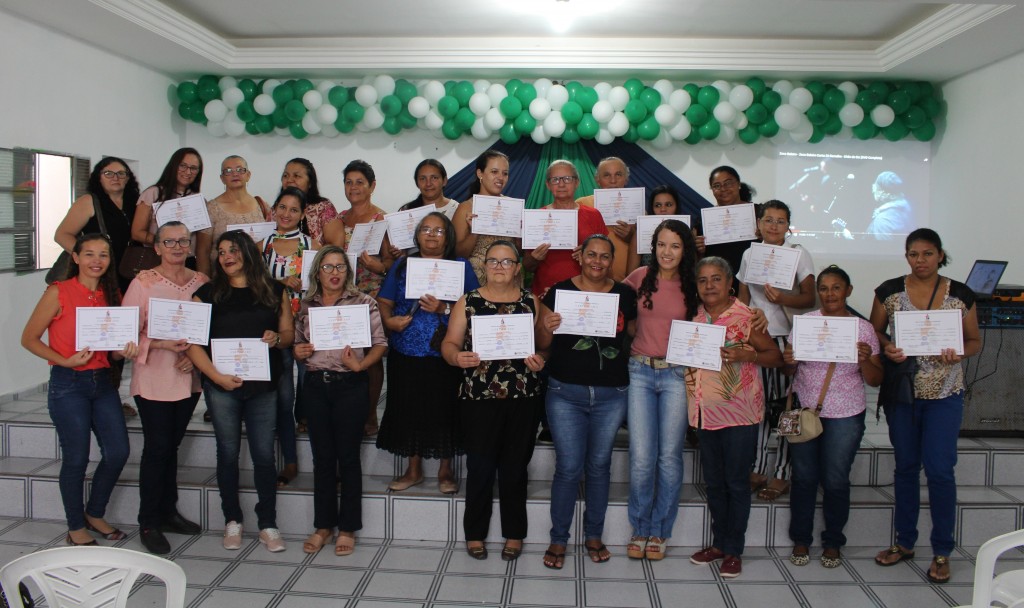 Prefeitura entrega certificados de cursos ofertados pela Secretaria de Desenvolvimento Social