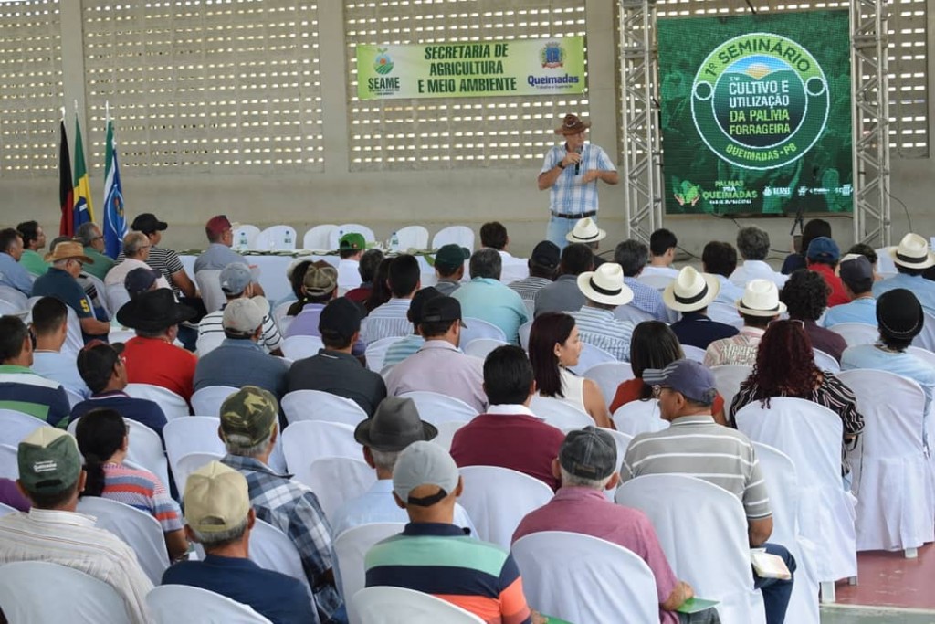 Seminário sobre cultivo e utilização da palma forrageira reúne 200 produtores rurais em Queimadas-PB
