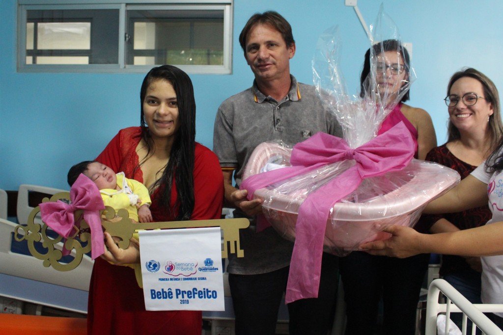 Semana do bebê: recém-nascida recebe o título de “bebê prefeita” de Queimadas/PB