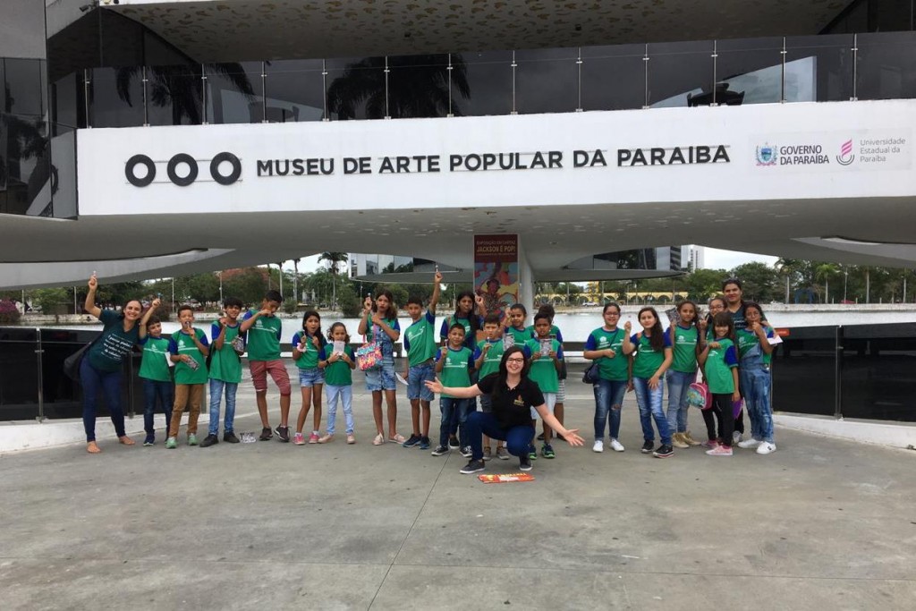 Semana Cultural Ariano Suassuna: alunos de escola municipal participam de visita ao Museu de Arte Popular da Paraíba