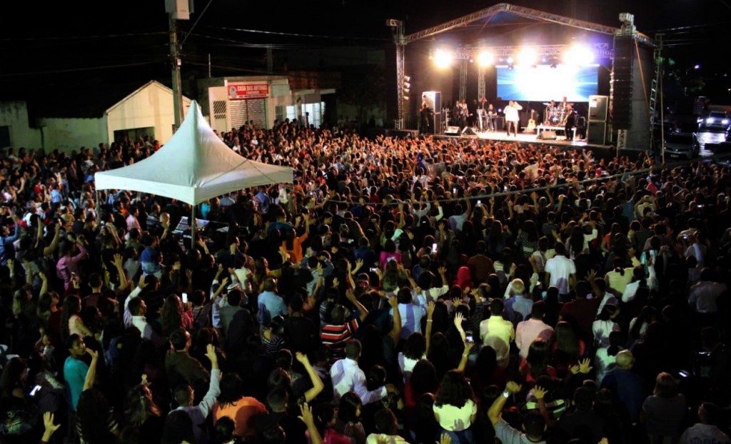 Show de Anderson Freire reúne cerca de 6 mil pessoas no Dia Municipal do Evangélico