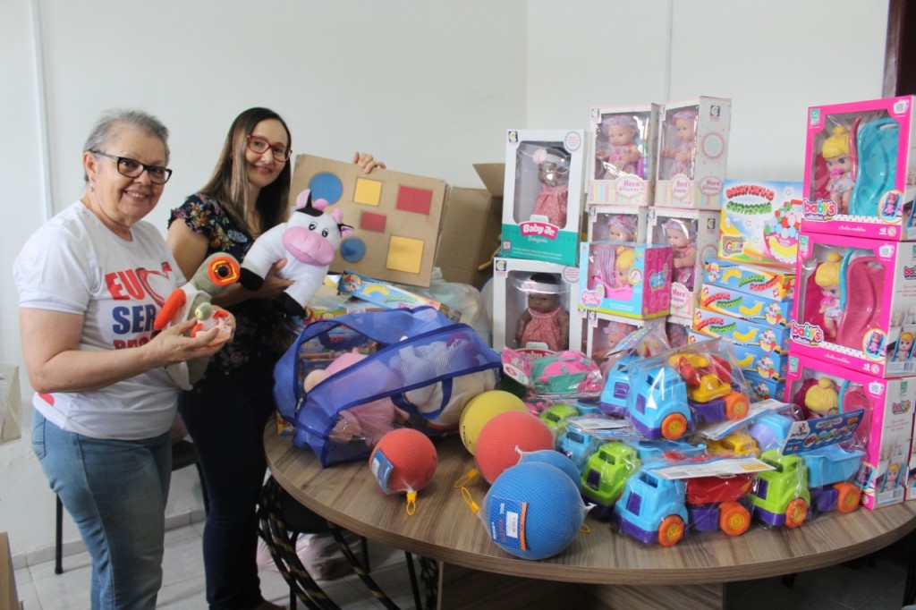 Prefeitura de Queimadas distribui novos brinquedos para as creches e escolas municipais de ensino infantil