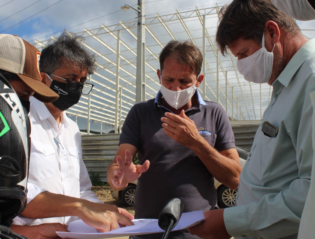 Prefeito visita área de construção do Parque de Eventos de Queimadas-PB
