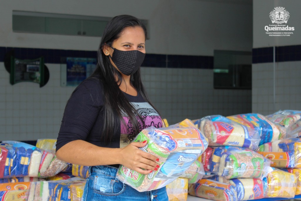 Prefeitura de Queimadas realiza entrega de kits nutricionais para estudantes das escolas municipais