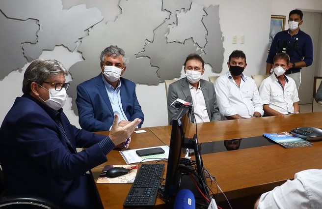 Governador João Azevedo anuncia instalação de usina fotovoltaica em Queimadas-PB