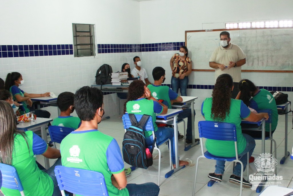 Programa Saúde na Escola promove roda de conversa sobre gravidez na adolescência na Escola Antônio Vital do Rêgo