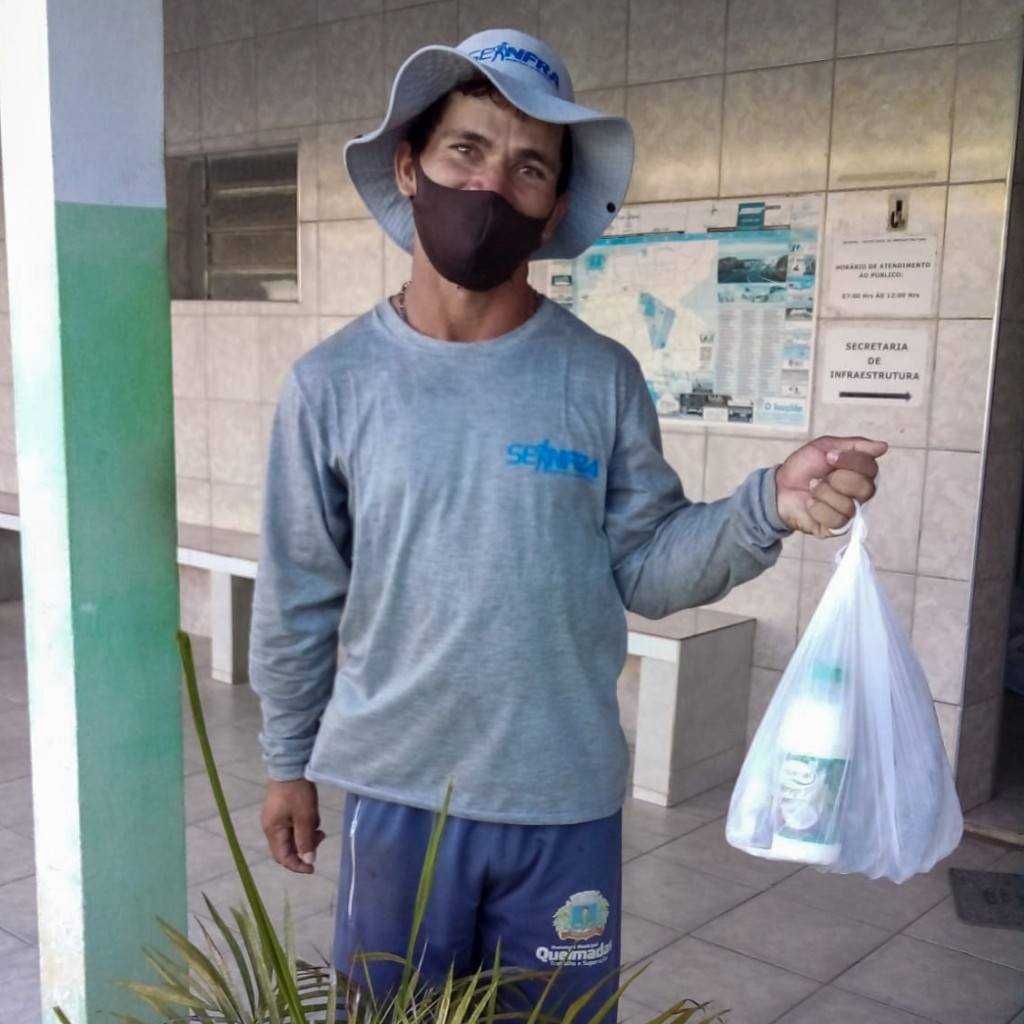 SEINFRA realiza a partilha do peixe da Semana Santa para seus colaboradores