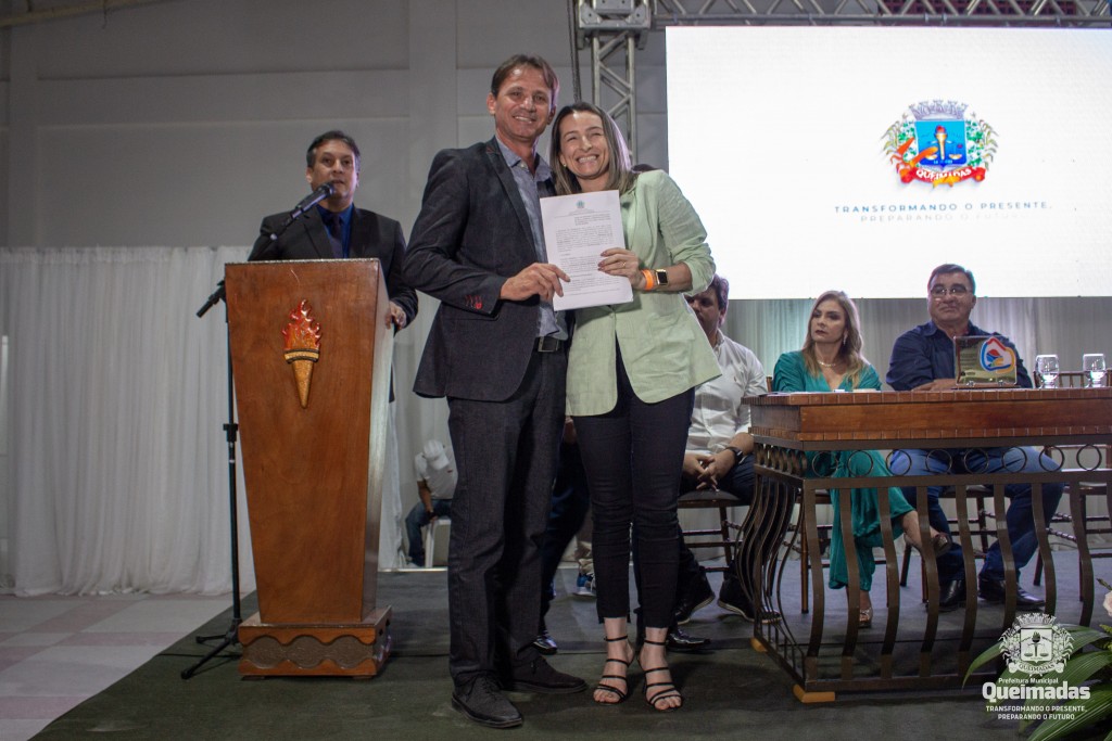 Prefeitura de Queimadas realiza cerimônia de posse dos permissionários do novo Mercado Público