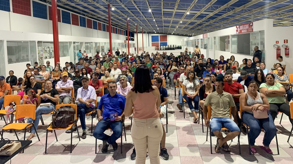 Secretaria de Educação se reúne com empreendedores queimadenses para apresentar o Programa Queimadas Educa pra Valer
