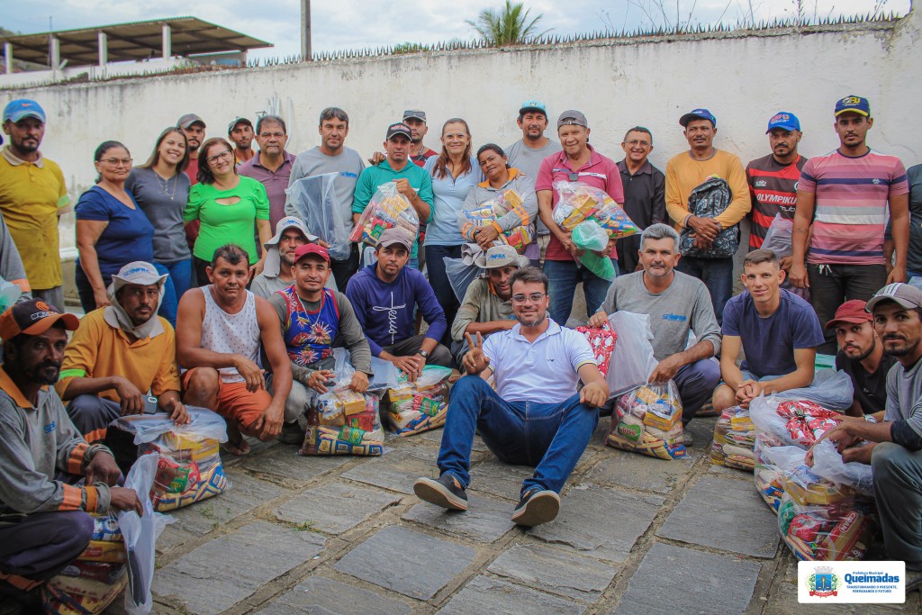 Secretaria de Infraestrutura realiza a entrega dos kits natalinos para seus colaboradores