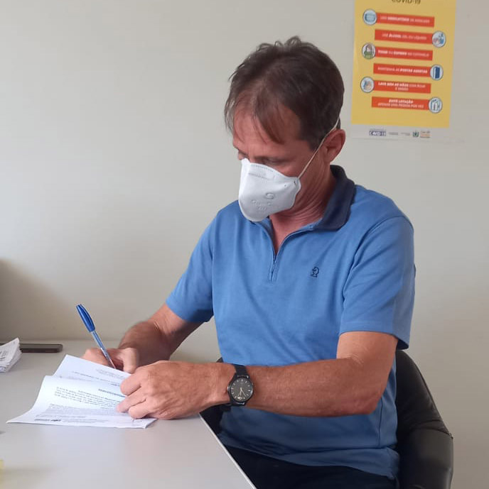 Prefeito Carlinhos de Tião assina termo de parceria para o Garantia Safra 2022/2023