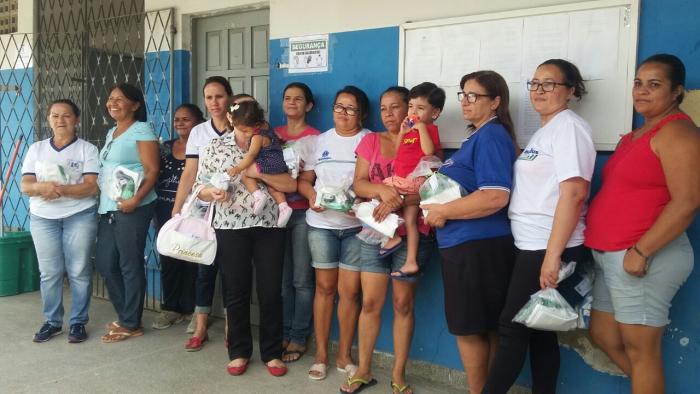 EDUCAÇÃO E SAÚDE: Entrega de kits pra servidores de apoio do município