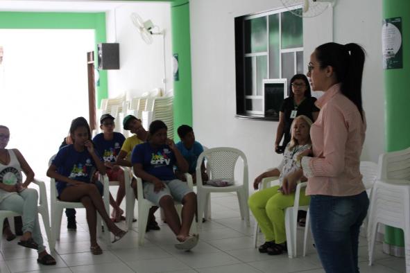 Emater, em parceria com as Secretarias Municipais de Agricultura e Desenvolvimento Social de Queimadas, realiza roda de conversa com jovens para discutir políticas públicas