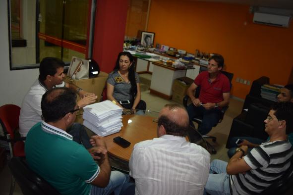 Prefeito de Queimadas reúne equipe organizadora da Festa de Reis e faz balanço positivo do evento