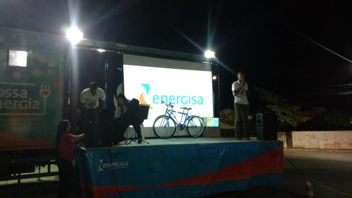 Caminhão da Energisa volta a Queimadas para beneficiar população nesta segunda-feira