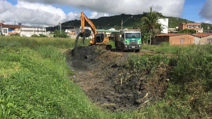 Para evitar tragédias naturais, Infraestrutura de Queimadas realiza ações de prevenção na Lagoa dos Lucindas