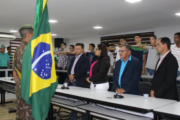 Junta de Serviço Militar de Queimadas empossa oficialmente secretária e entrega certificados de dispensa a 15 jovens