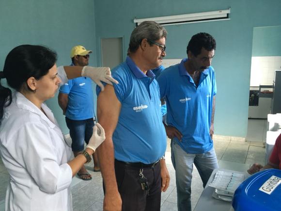 Secretaria de Saúde realiza vacinação contra a gripe em motoristas de transportes escolares