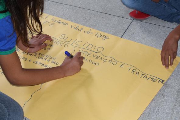 Setembro Amarelo: Sesau de Queimadas promove ações de prevenção ao suicídio em escolas do município