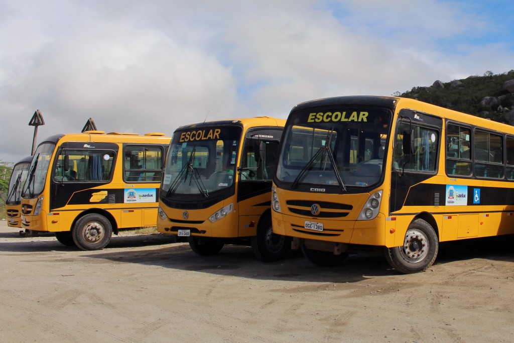Ônibus escolares de Queimadas são aprovados em vistoria do Detran
