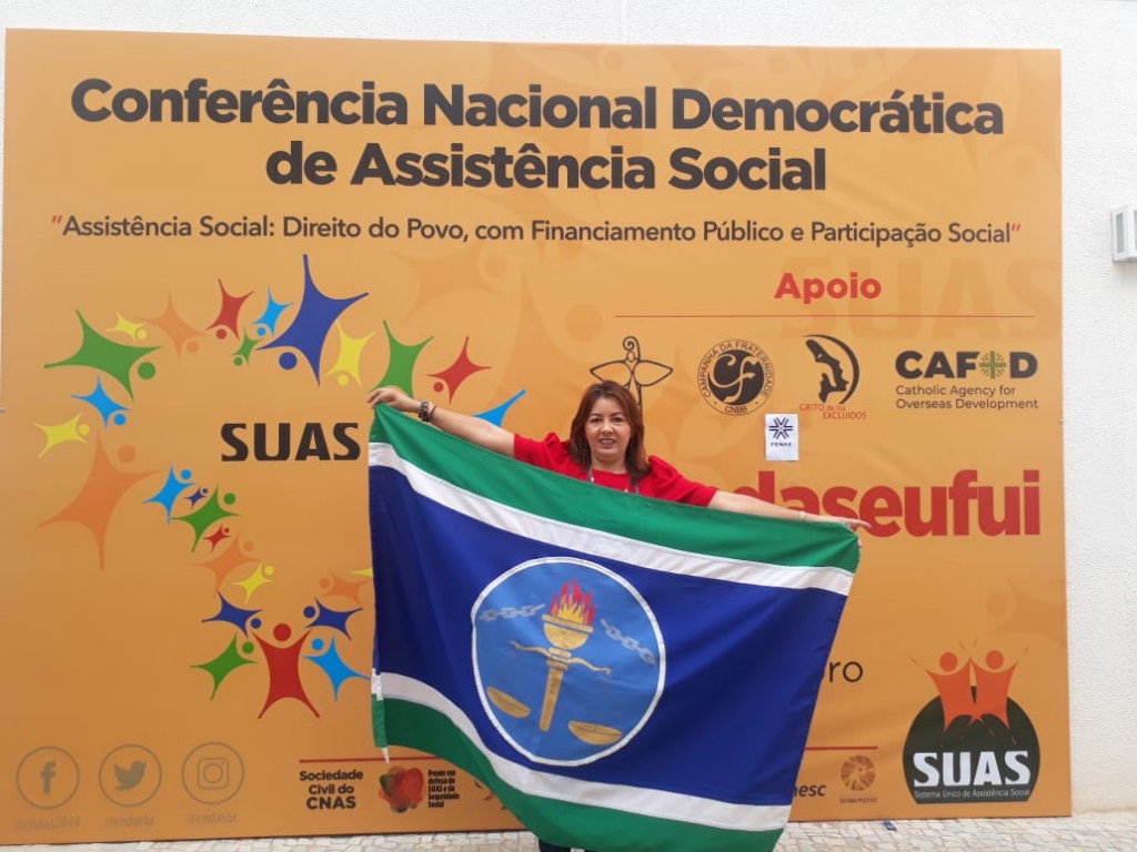 Secretária de Queimadas representa o município em conferência nacional para manutenção de serviços da assistência social
