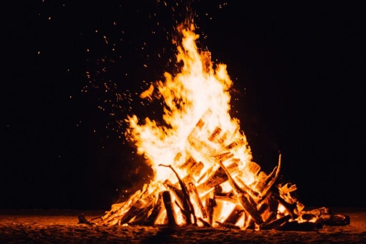 Prefeitura alerta para a proibição de fogueiras e fogos de artifício no município durante o período junino