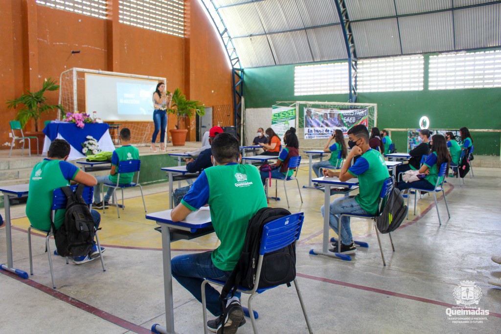 Prefeitura promove palestras sobre prevenção às drogas e à gravidez na adolescência para alunos do Tertuliano Maciel