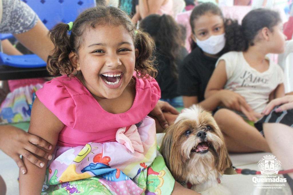 CAPS de Queimadas reinicia a cãoterapia para crianças autistas