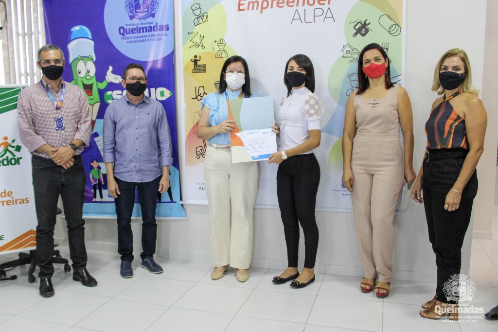 Alunas do curso de costura em máquina industrial recebem seus certificados e estão aptas para o mercado de trabalho