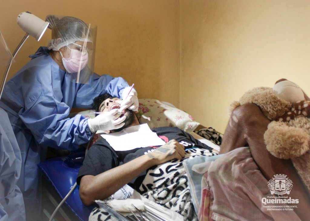 Prefeitura de Queimadas adquire consultório odontológico portátil para atendimentos do Programa Melhor em Casa