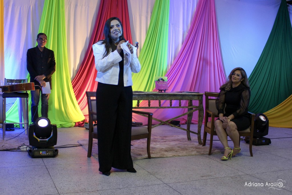 Educadora da rede municipal de ensino de Queimadas lança livro infantil com temática sobre o respeito às diferenças