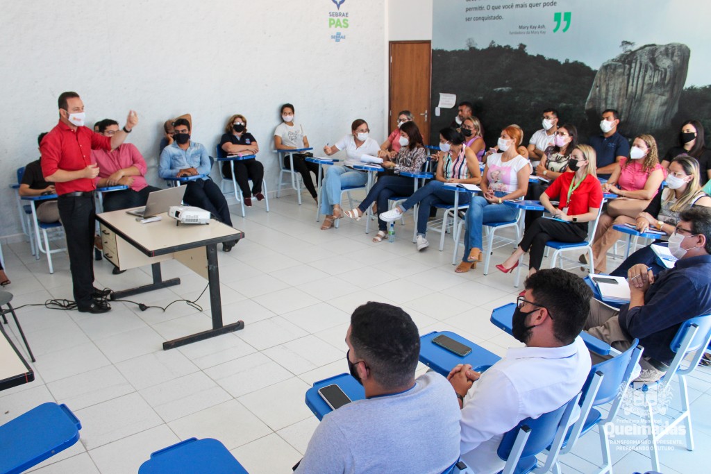 Equipe administrativa da Prefeitura de Queimadas participa de workshop sobre planejamento em contratações públicas