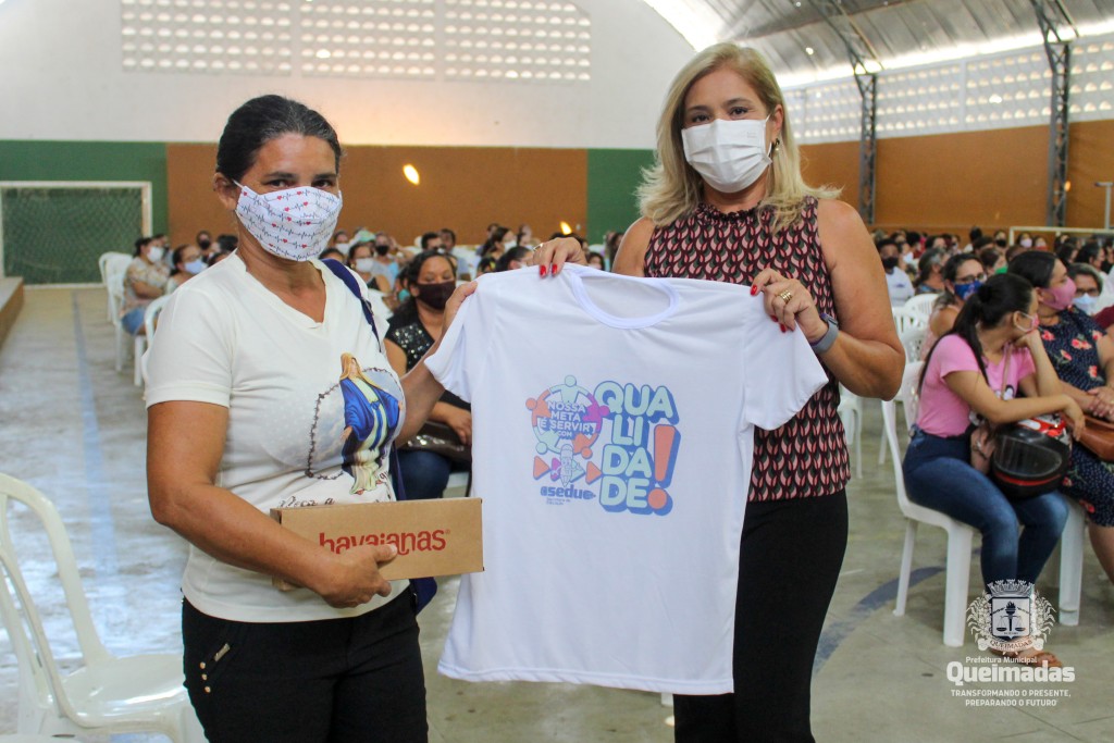 Merendeiras e profissionais de apoio das escolas municipais participam de formação na Jornada pedagógica