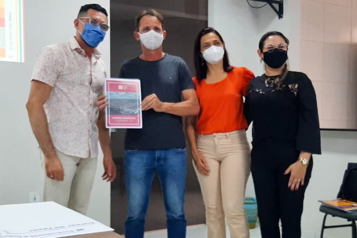 Secretaria de Educação recebe equipe do Educar Pra Valer para a construção do plano de ação da rede municipal de ensino