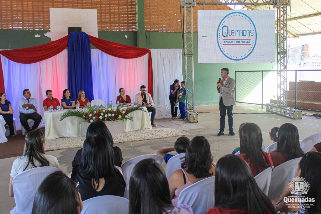 Prefeitura de Queimadas realiza apresentação dos resultados e metas do Programa Educar pra Valer nas escolas municipais