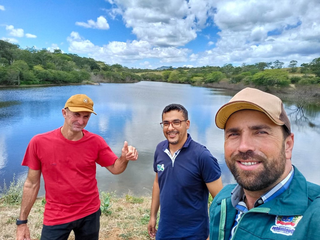 Prefeitura de Queimadas distribui 22 mil alevinos de peixe tilápia nos açudes do município